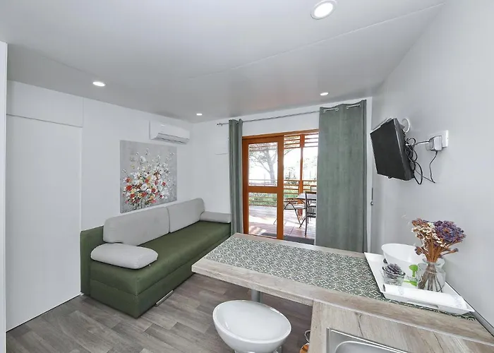 Mobile Smaragd Vikendica Biograd Na Moru